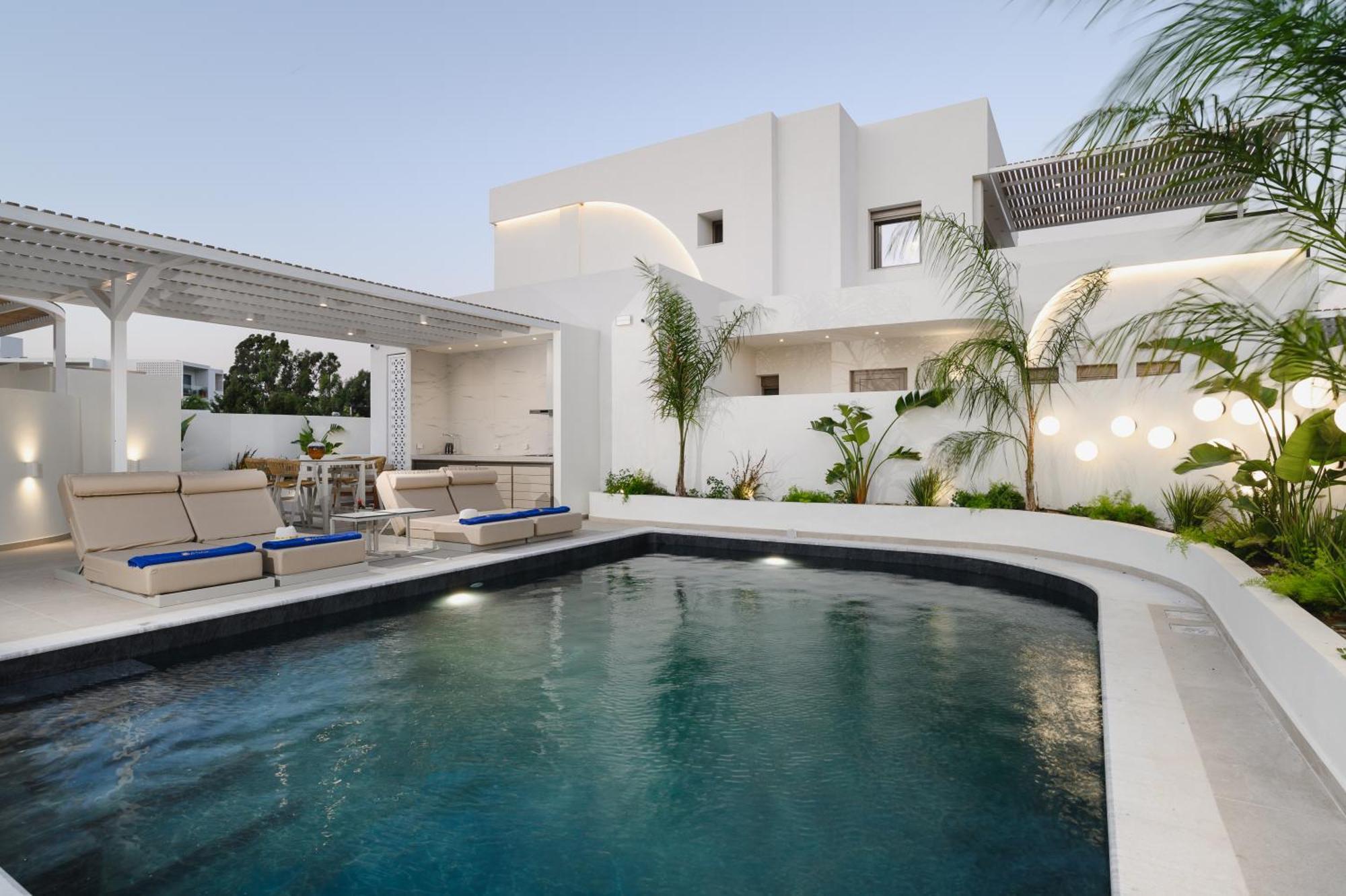 Mylos Luxury Escape